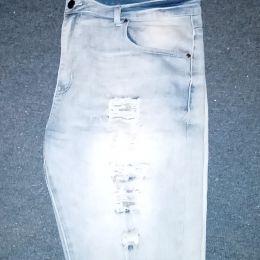 Worn 1x blue distressed jeans shorts 🔥color byBleeker& Mereer
